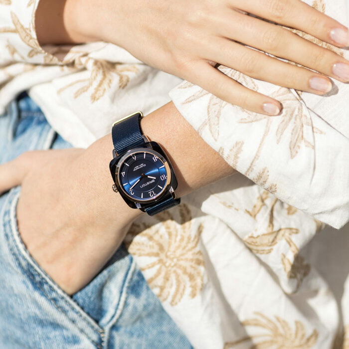 Briston Clubmaster Chic Gold Mitternachtsblau Uhr – Bild 3